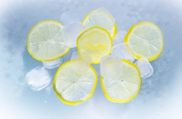 Lemons and ice cubes